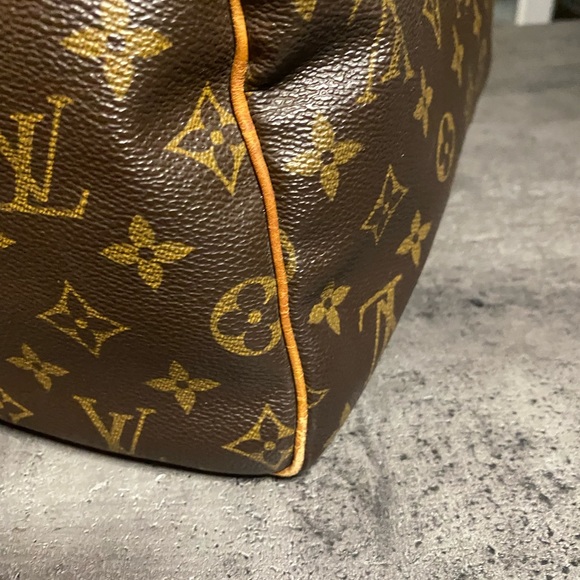 Authentic Louis Vuitton LV Speedy 30 - Picture 12 of 13